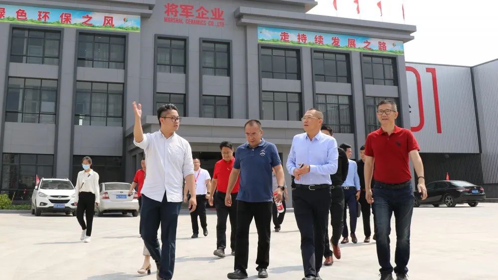 聚焦|深家協(xié)佛山巖板企業(yè)調研組蒞臨將軍企業(yè)參觀(guān)考察！(圖1)