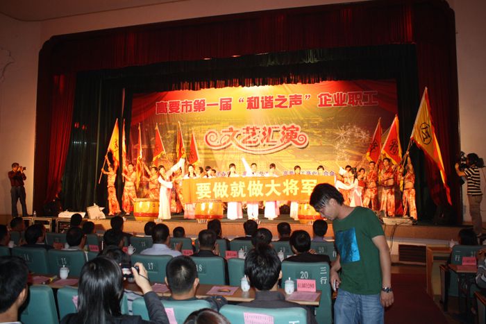 豪氣面對萬(wàn)重浪 要做就做大將軍
(圖2)