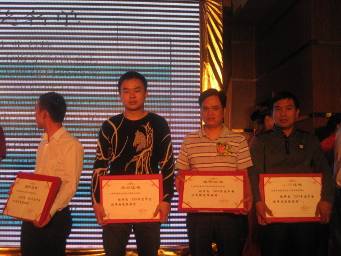 2011年度中國優(yōu)秀陶瓷經(jīng)銷(xiāo)商頒獎典禮，大將軍載譽(yù)而歸！
(圖8)