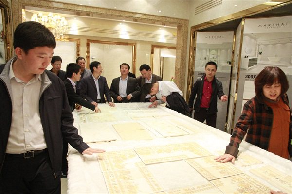陜西省委常委延安市委書(shū)記姚引良一行蒞臨將軍企業(yè)參觀(guān)指導
(圖2)