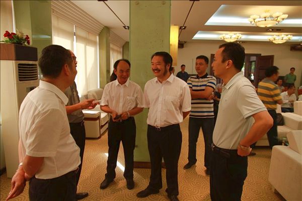 將軍企業(yè)1800畝陶瓷基地項目簽約儀式圓滿(mǎn)舉行
(圖5)