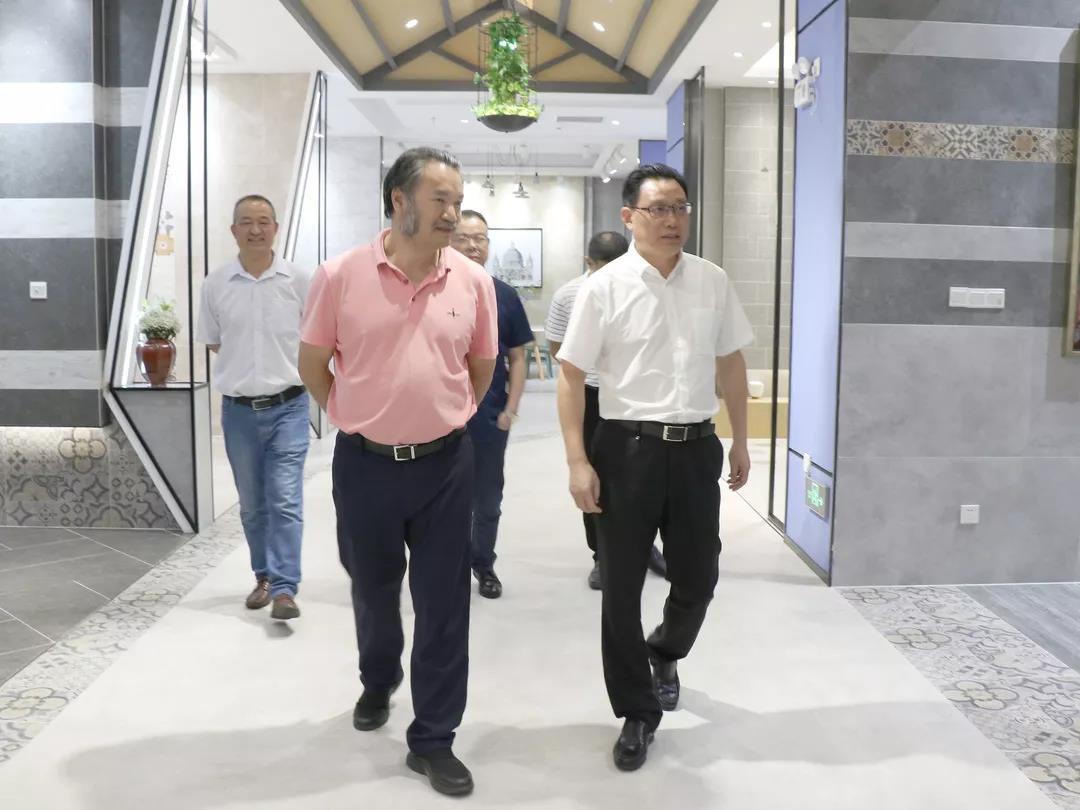 頭條丨衡陽(yáng)政府考察團再度走進(jìn)將軍企業(yè)，共商發(fā)展未來(lái)！
(圖4)