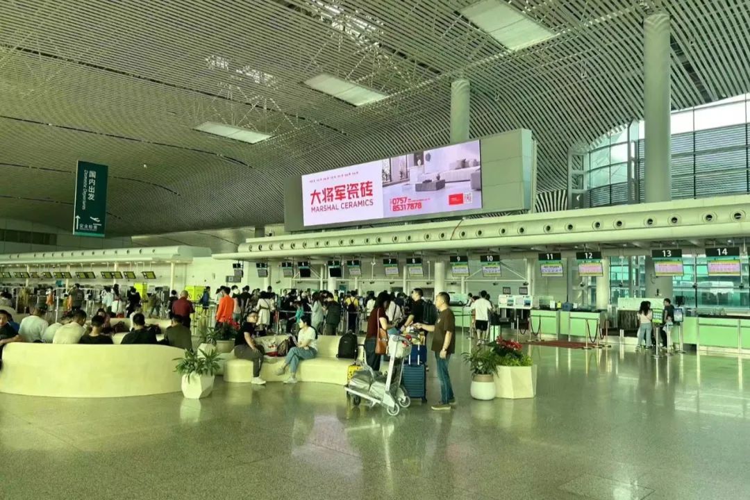 全速前進(jìn)丨大將軍瓷磚機場(chǎng)&高鐵廣告再登廣東，開(kāi)啟黃金廣告位的“霸屏模式”！(圖6)