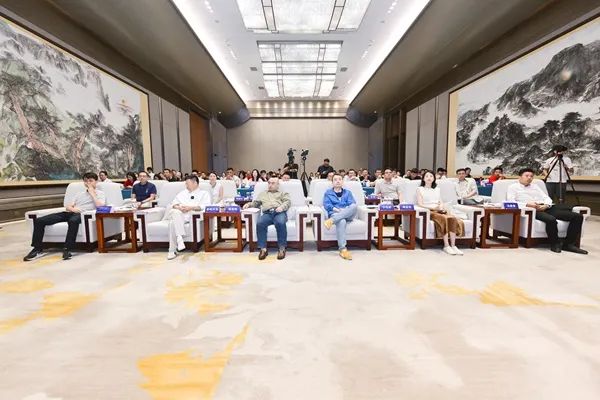 品牌標桿，綻耀不凡 ！恭喜大將軍瓷磚榮膺 “陶瓷一線(xiàn)品牌”、 “瓷磚十大品牌”兩大獎項(圖2)